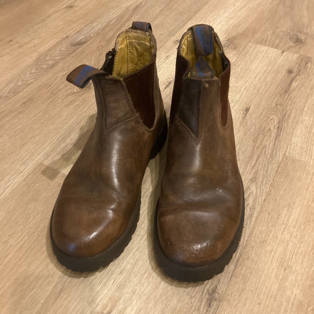 Women's Brown Thermal Blundstones, size 8